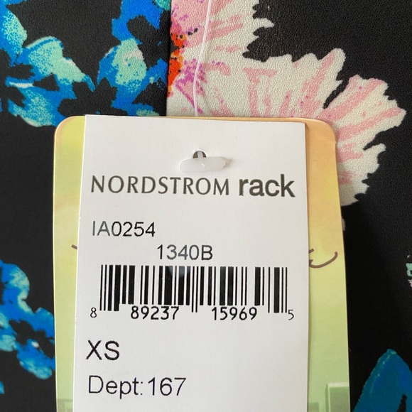 Lily White Nordstrom Tops Beautiful Printed Blouse With Shoulder Cut Outs, XS - Picture 5 of 16